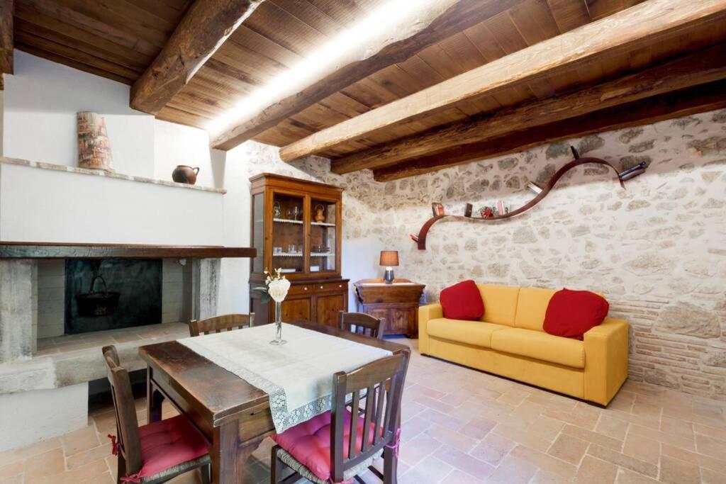 Authentic Villa Surrounded By Nature Terni Extérieur photo