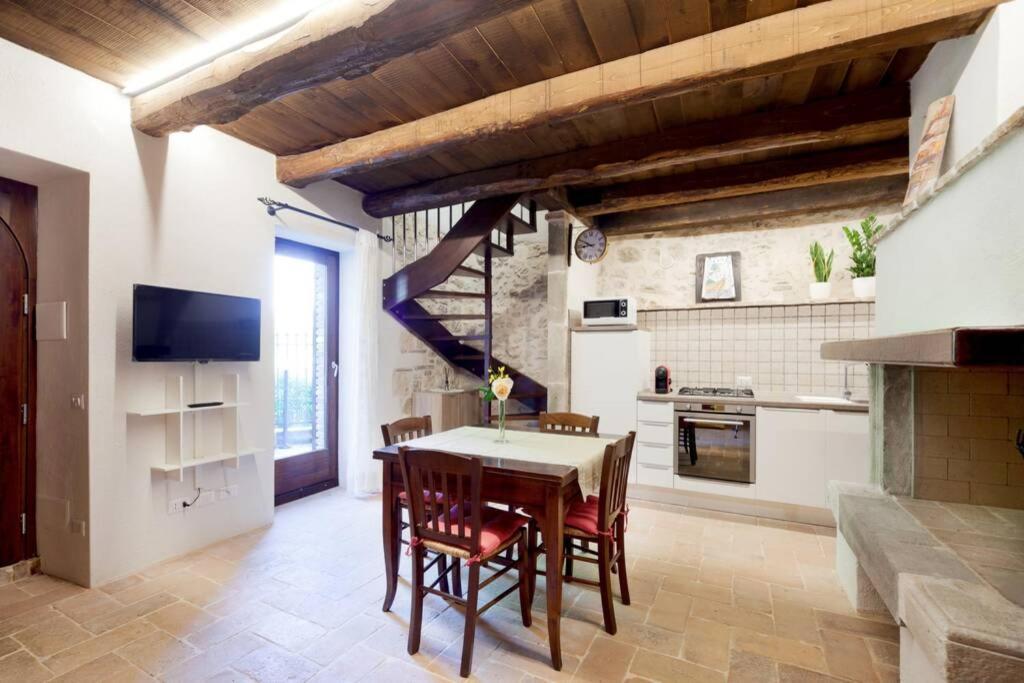 Authentic Villa Surrounded By Nature Terni Extérieur photo
